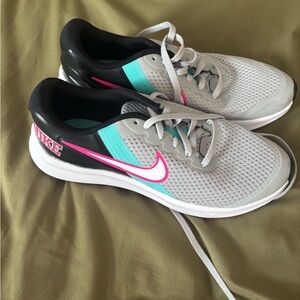 NWOT Nike Kids' Gray Mesh Running Shoes with Teal and Pink Accents